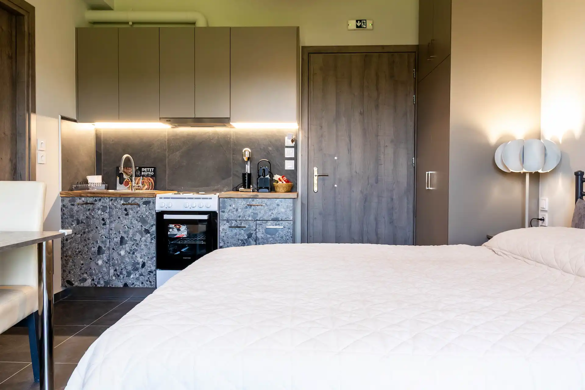 George V Luxury Apartments - Room 5